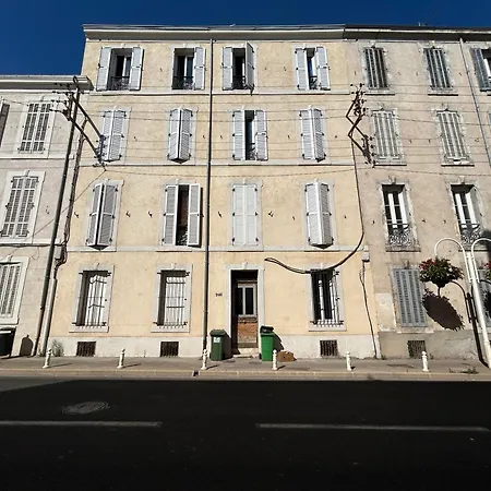Appartement T2 Climatise Avec Jardin Prive A Centre *