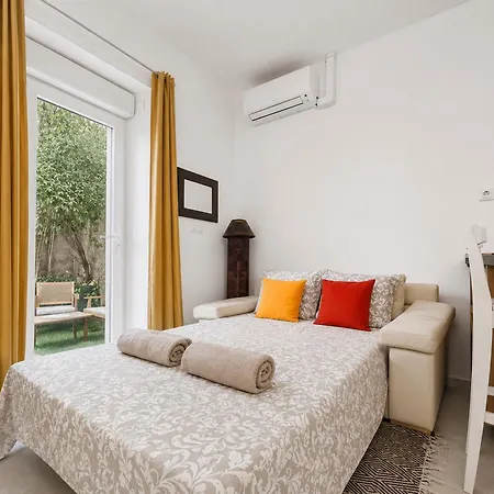 T2 Climatise Avec Jardin Prive A Centre *