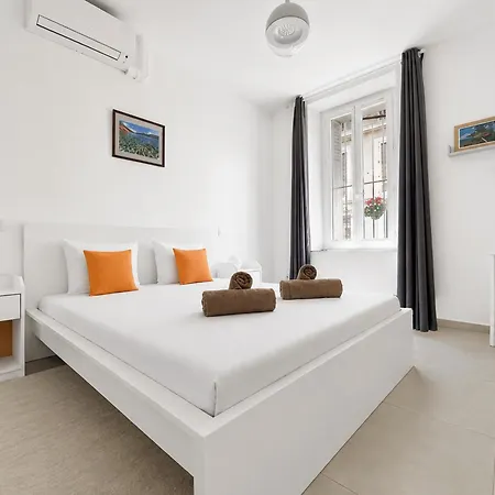 Apartment T2 Climatise Avec Jardin Prive A Centre